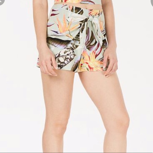 Guess - Picture 2 of 8